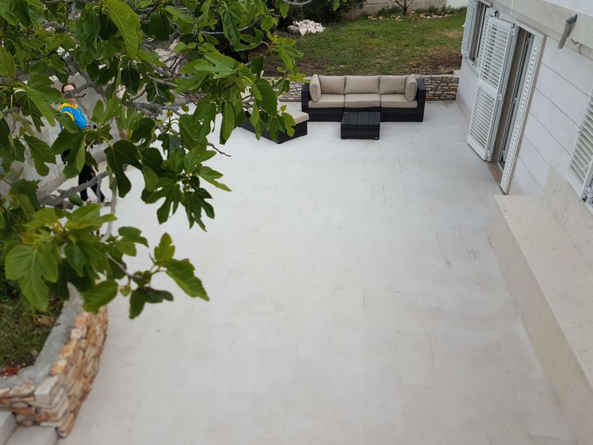 Fig Tree Apartamento Povlja  Exterior foto