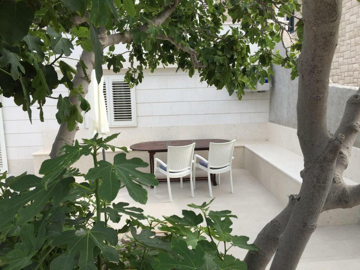 Fig Tree Apartamento Povlja  Exterior foto